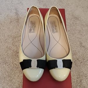 Ferragamo Varina flats
